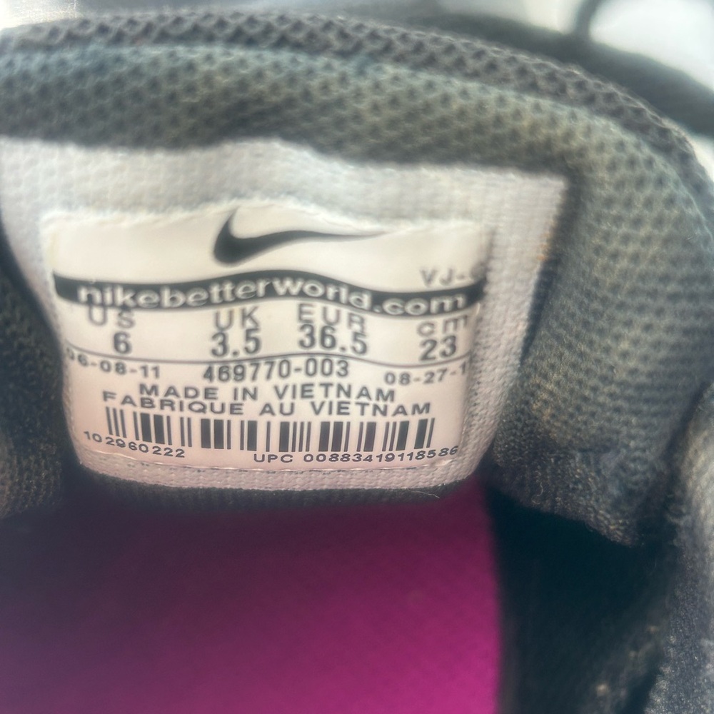 Nike Move Fit Women’s Black & Pink Training Sneakers - Picture 4 of 4